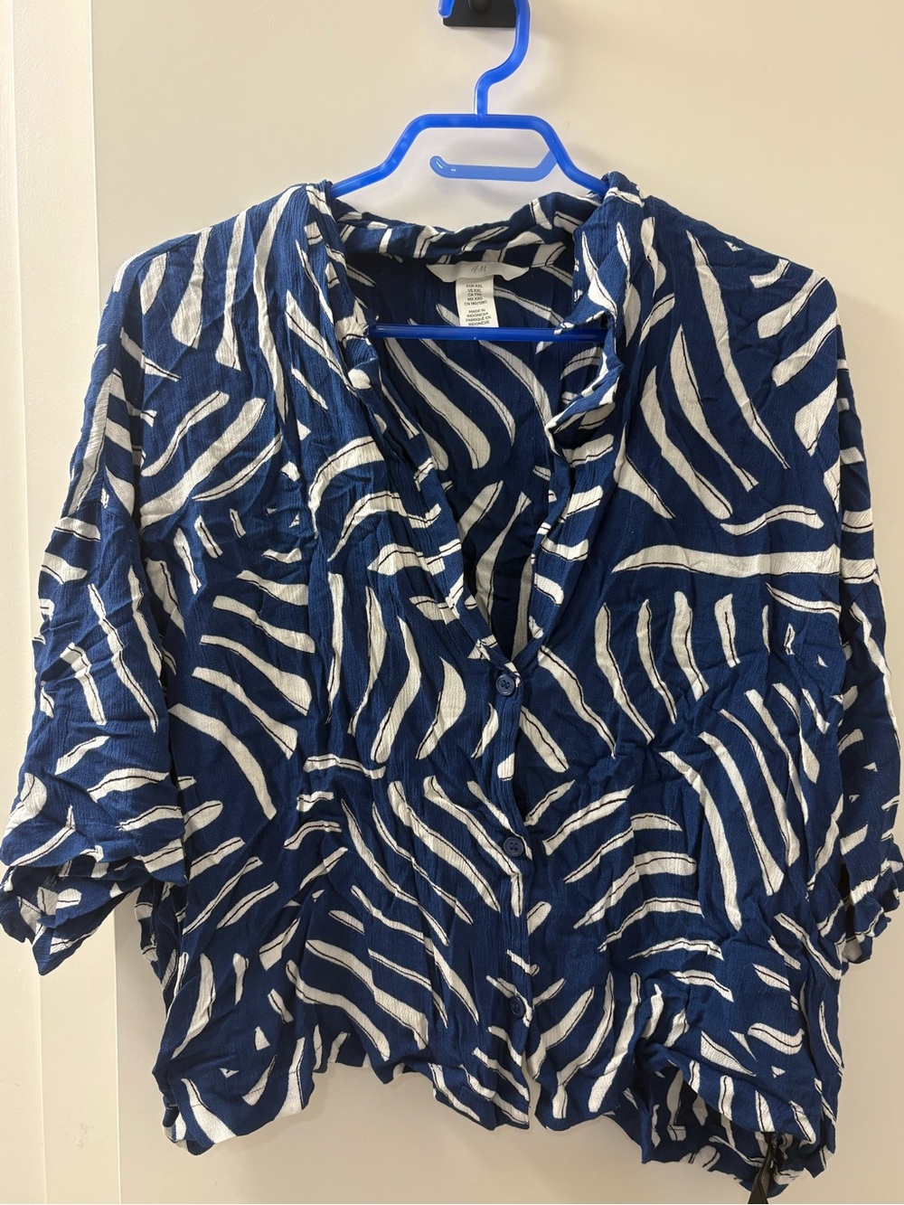 H&M Navy and White Printed V-Neck Women's Top